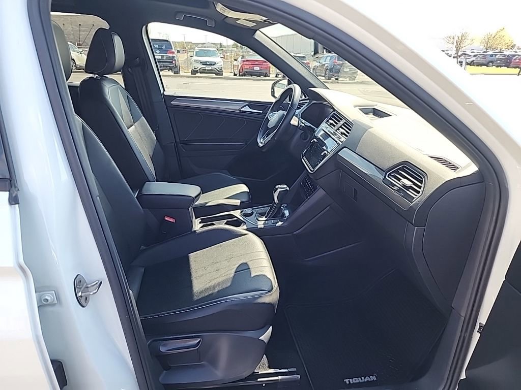 Used 2022 Volkswagen Tiguan SE R-Line AWD/4WD image 33