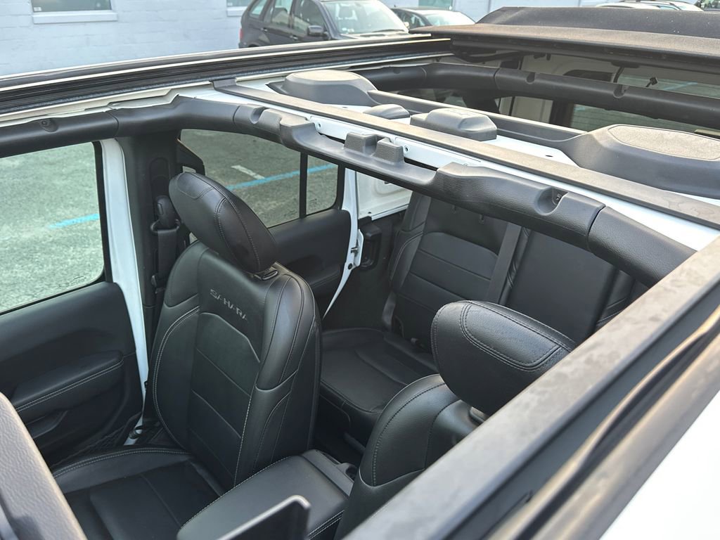 Used 2022 Jeep Wrangler Unlimited Sahara AWD/4WD image 32