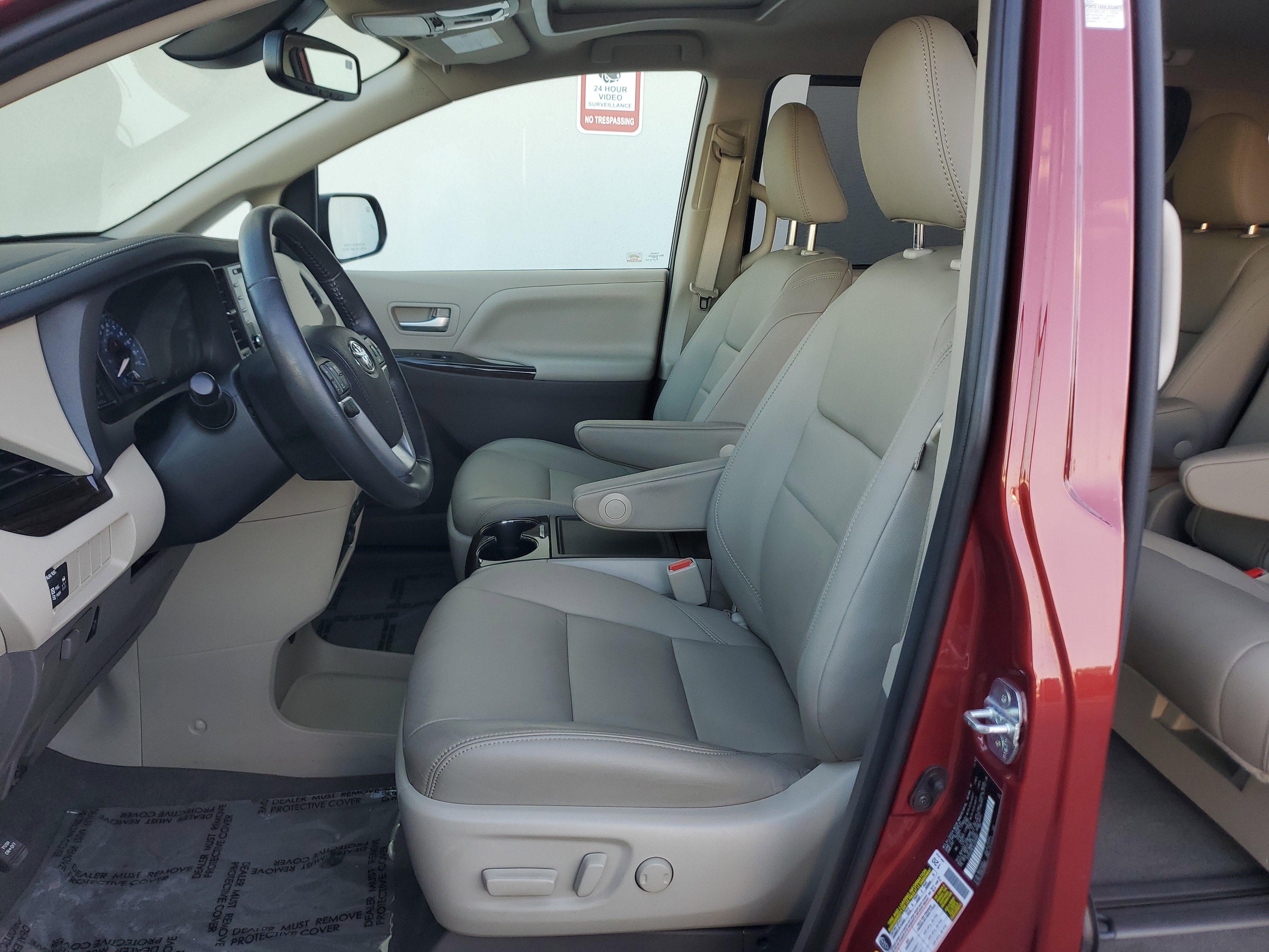 Used 2020 Toyota Sienna XLE image 12