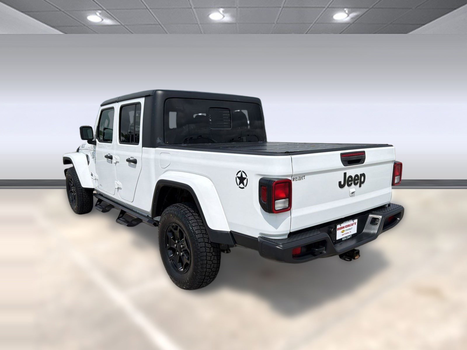 Used 2022 Jeep Gladiator Willys AWD/4WD image 3