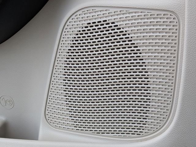 Used 2024 Chrysler Pacifica Touring-L FWD image 16