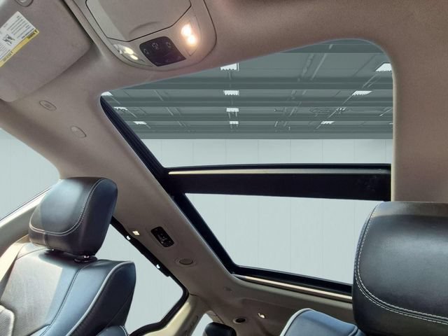 Used 2023 Chrysler Pacifica Limited FWD image 12