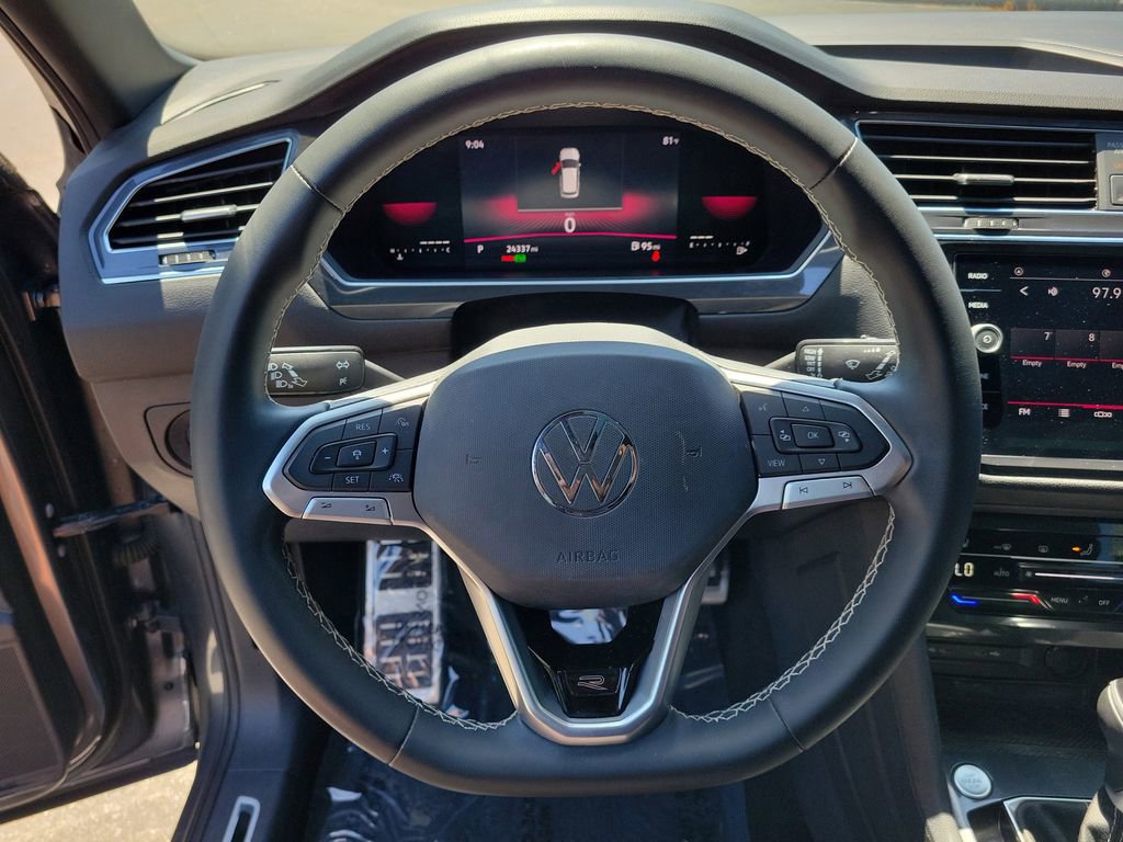 Used 2023 Volkswagen Tiguan SE R-Line FWD image 27