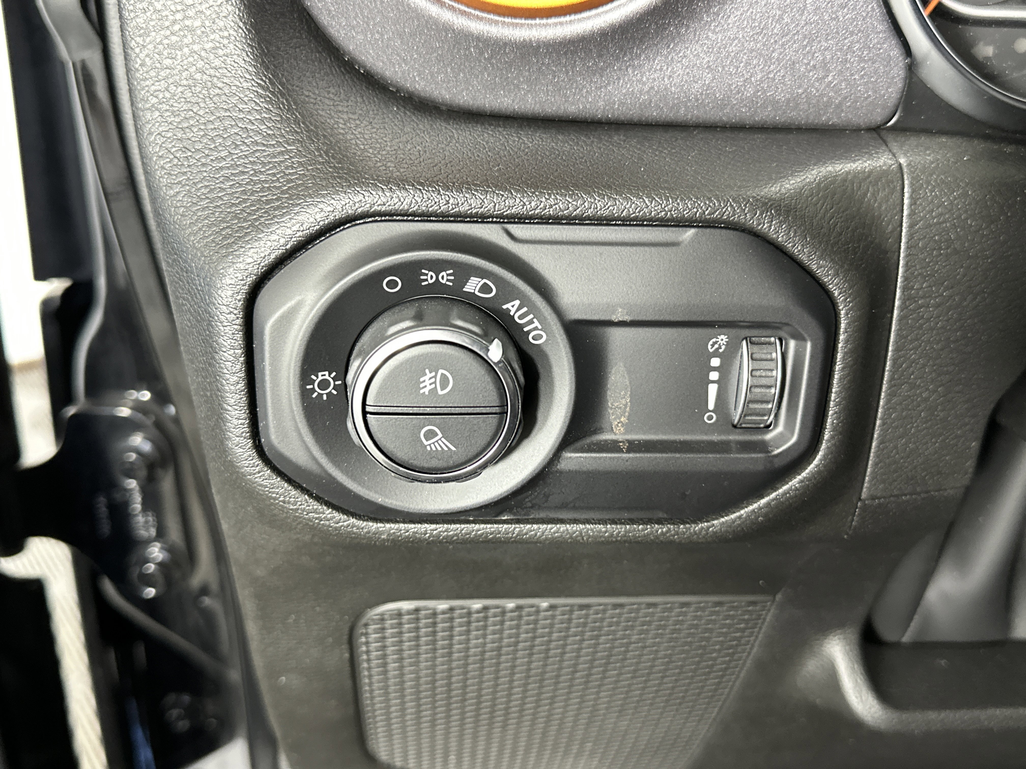 Used 2023 Jeep Gladiator Mojave w/ Cold Weather Group image 29