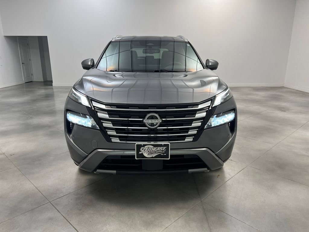 Used 2025 Nissan Rogue SL image 2