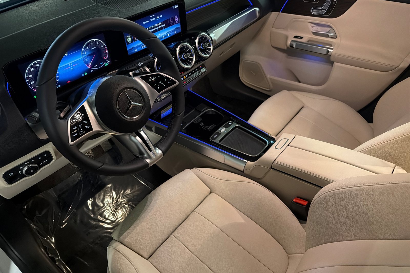 New 2026 Mercedes-Benz GLB 250 image 9