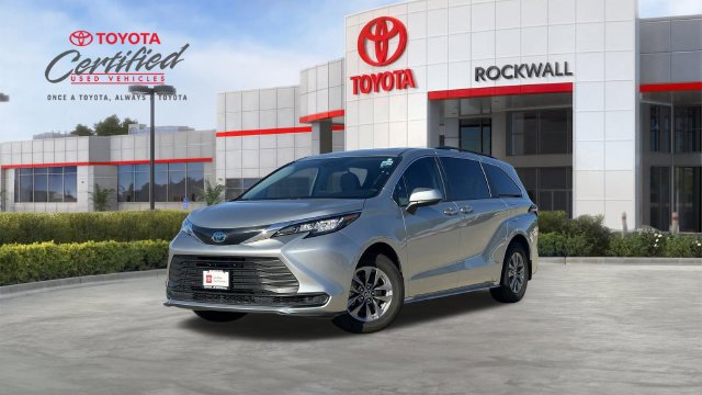 Certified 2023 Toyota Sienna LE FWD image 1