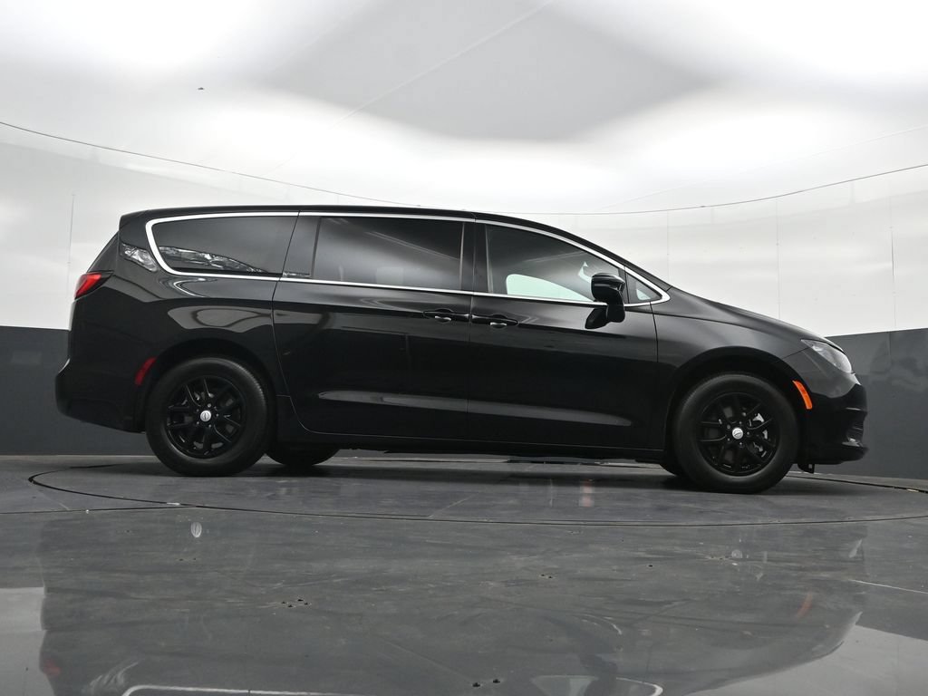 Used 2026 Chrysler Voyager LX FWD image 39