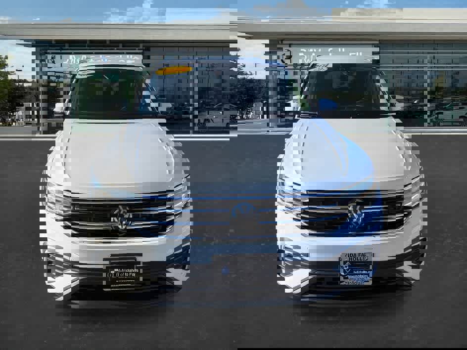 Used 2024 Volkswagen Tiguan SE image 3