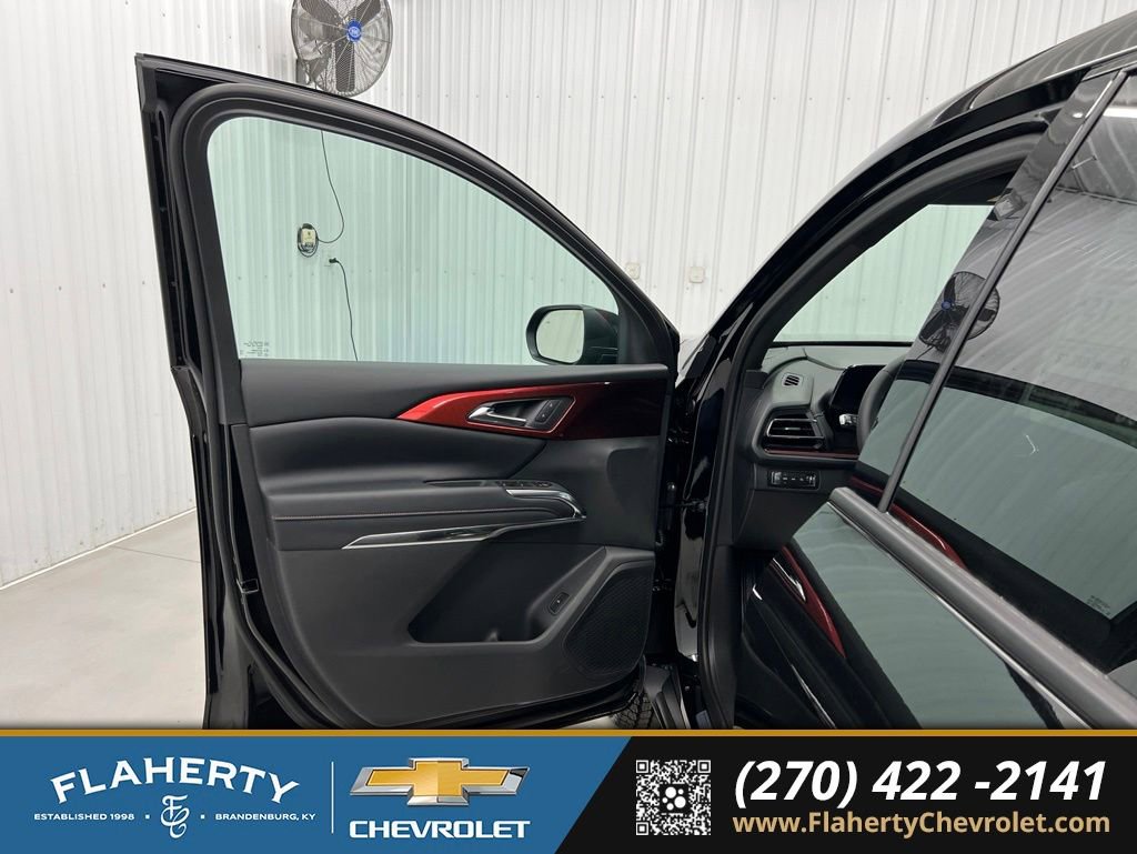 New 2026 Chevrolet Traverse Z71 w/ Driver Confidence Package AWD/4WD image 8
