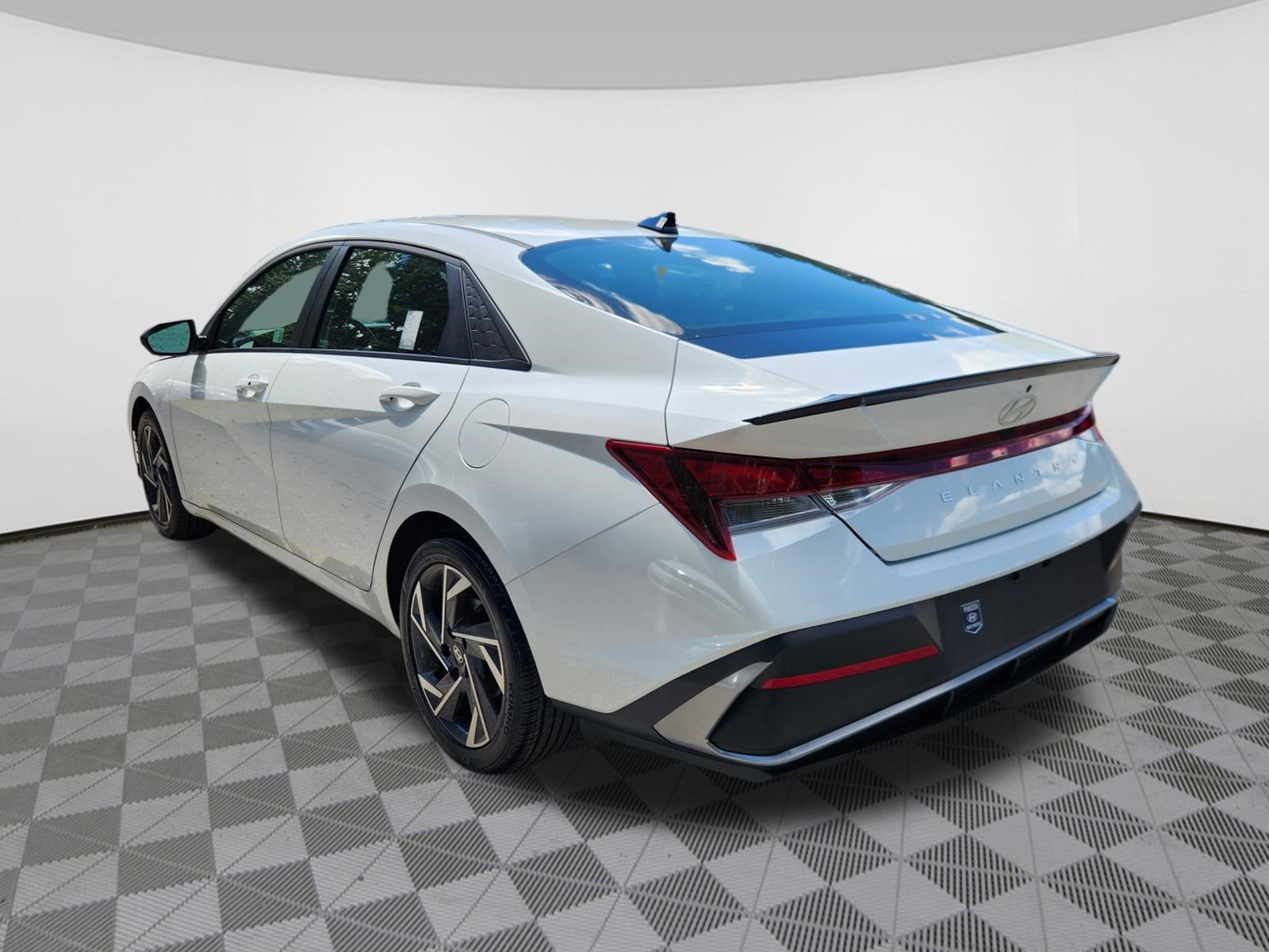 Certified 2025 Hyundai Elantra Sport w/ Cargo Package FWD image 3