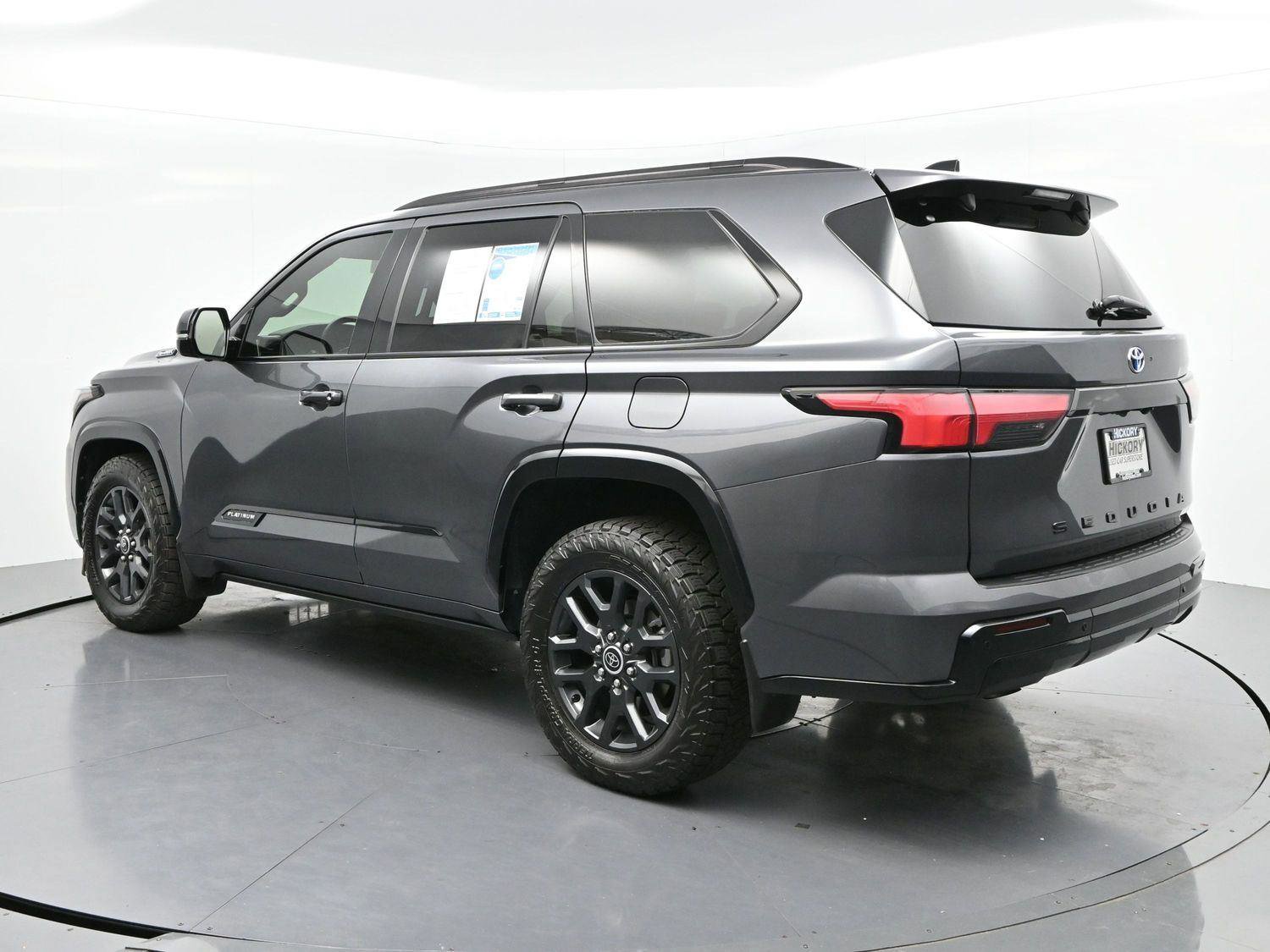 Used 2023 Toyota Sequoia Platinum AWD/4WD image 5
