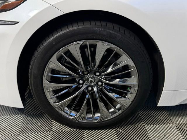 Used 2018 Lexus LS 500 w/ Interior Upgrade Package RWD image 17