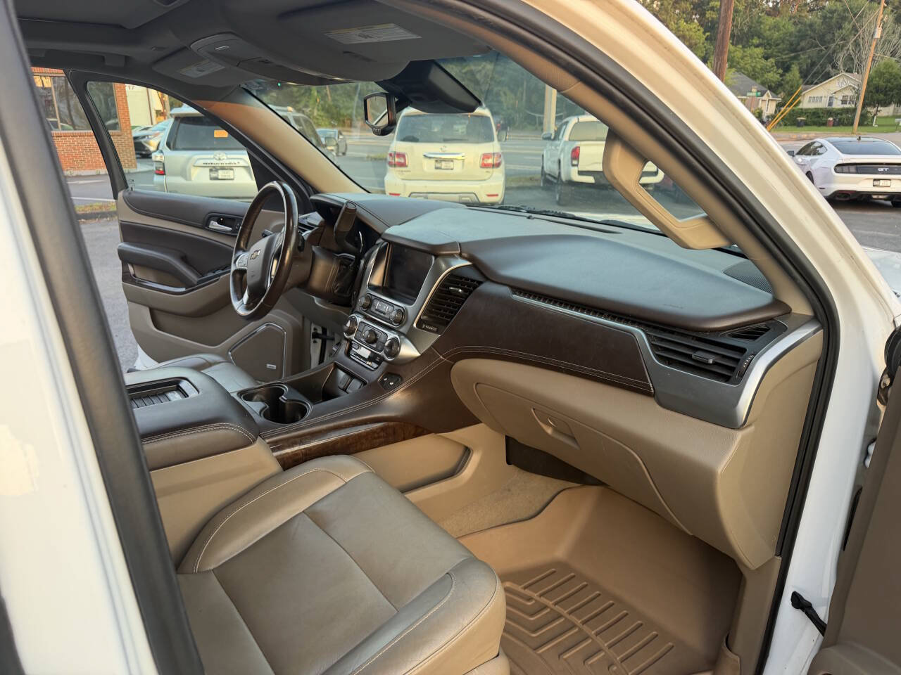 Used 2017 Chevrolet Suburban LT AWD/4WD image 16