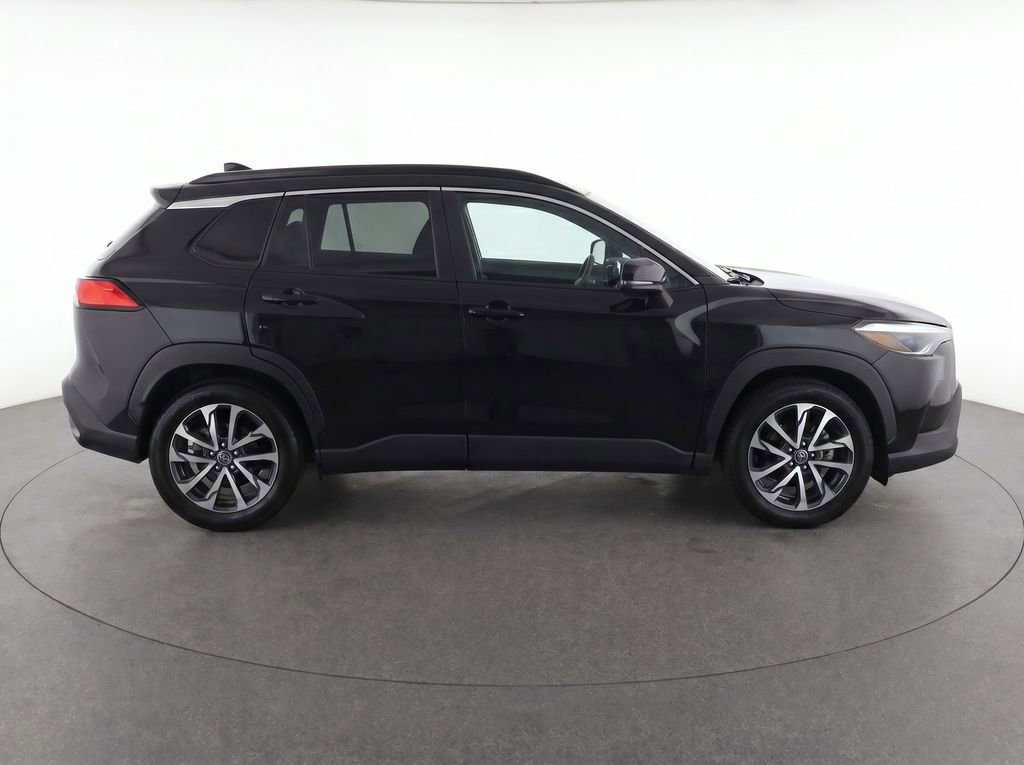 Used 2022 Toyota Corolla Cross XLE w/ Convenience Package AWD/4WD image 8