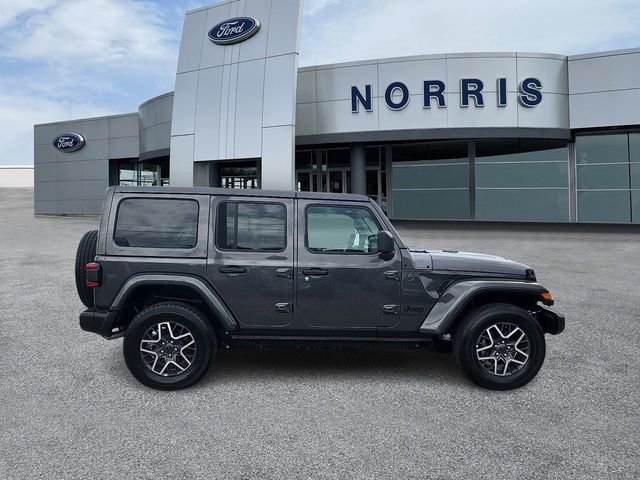 Used 2025 Jeep Wrangler Unlimited Sahara AWD/4WD image 5