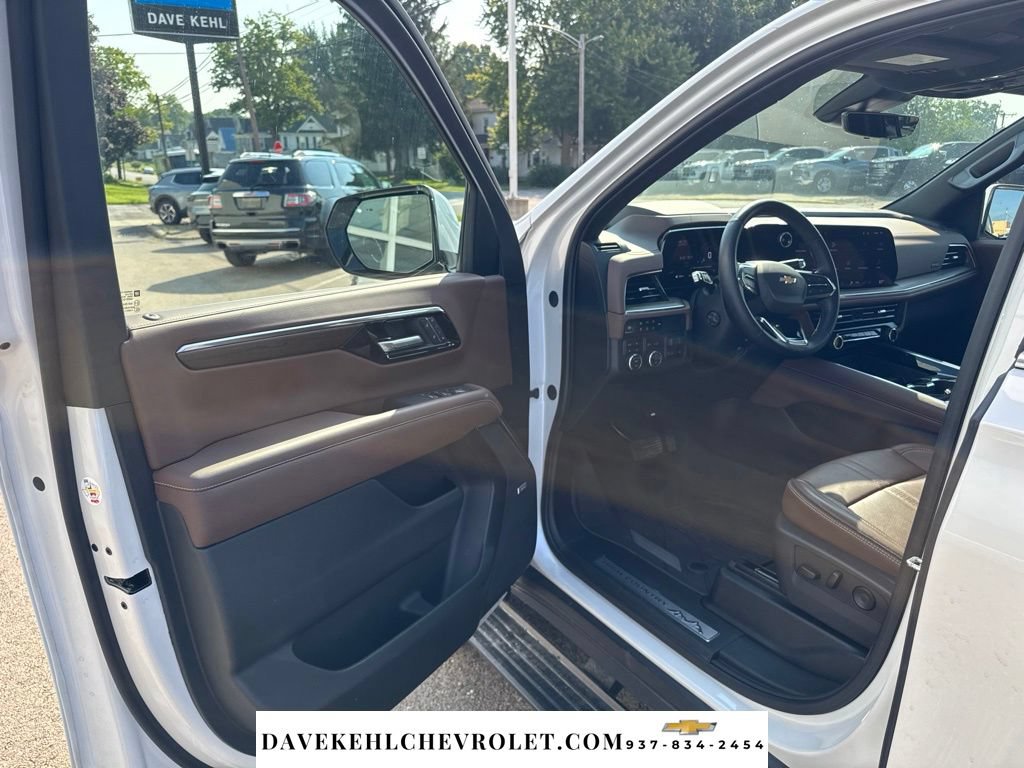 Used 2025 Chevrolet Suburban High Country AWD/4WD image 16
