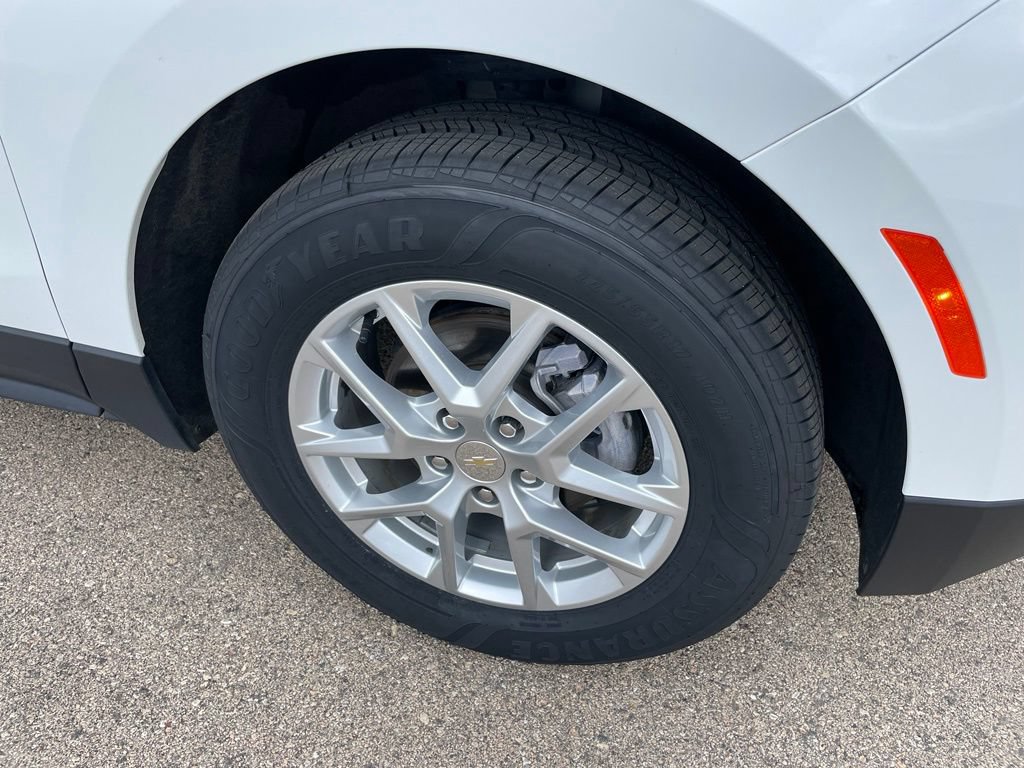 Used 2024 Chevrolet Equinox LT AWD/4WD image 3
