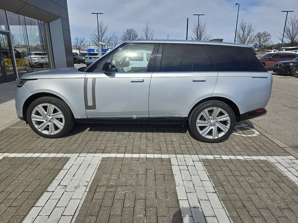 Used 2023 Land Rover Range Rover SE image 8