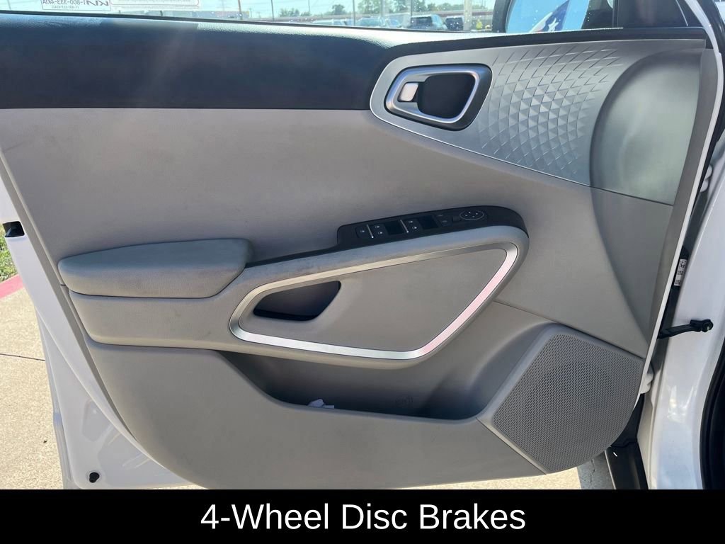 Used 2023 Kia Soul LX image 19