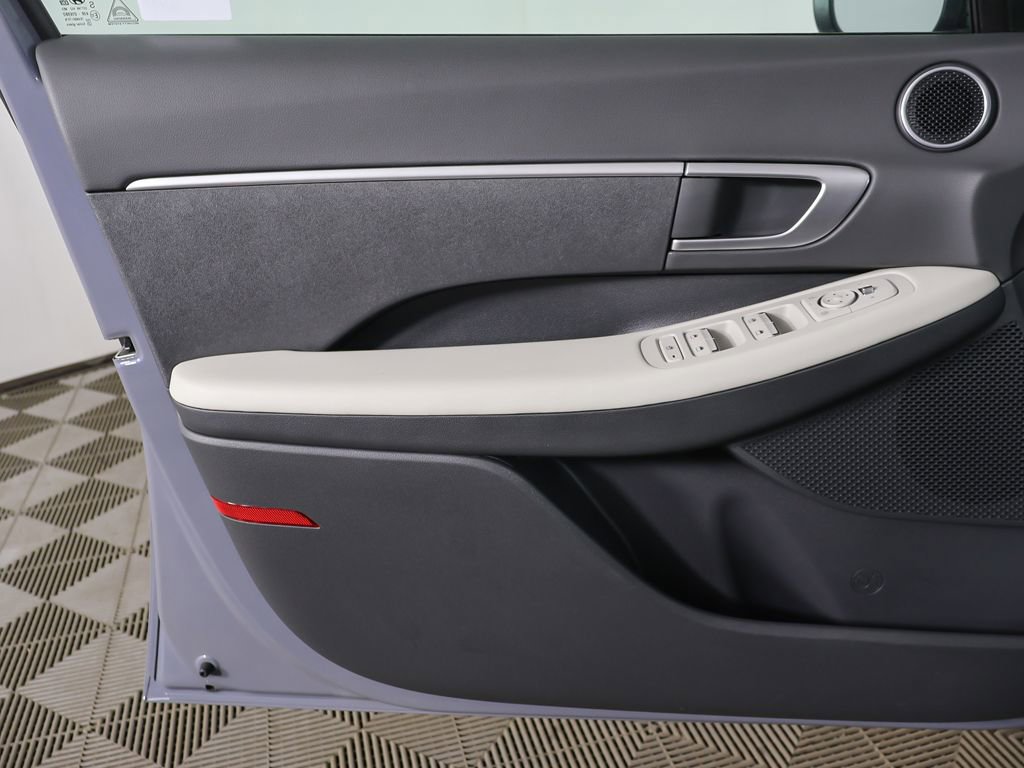 Certified 2025 Hyundai Sonata SE image 17