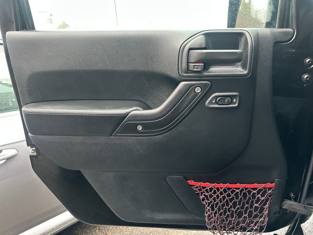 Used 2017 Jeep Wrangler Unlimited Rubicon image 3