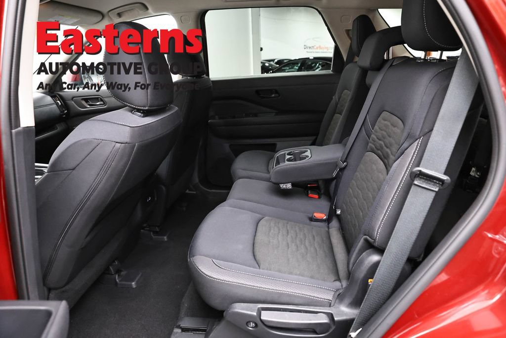 Used 2025 Nissan Pathfinder SV FWD image 21
