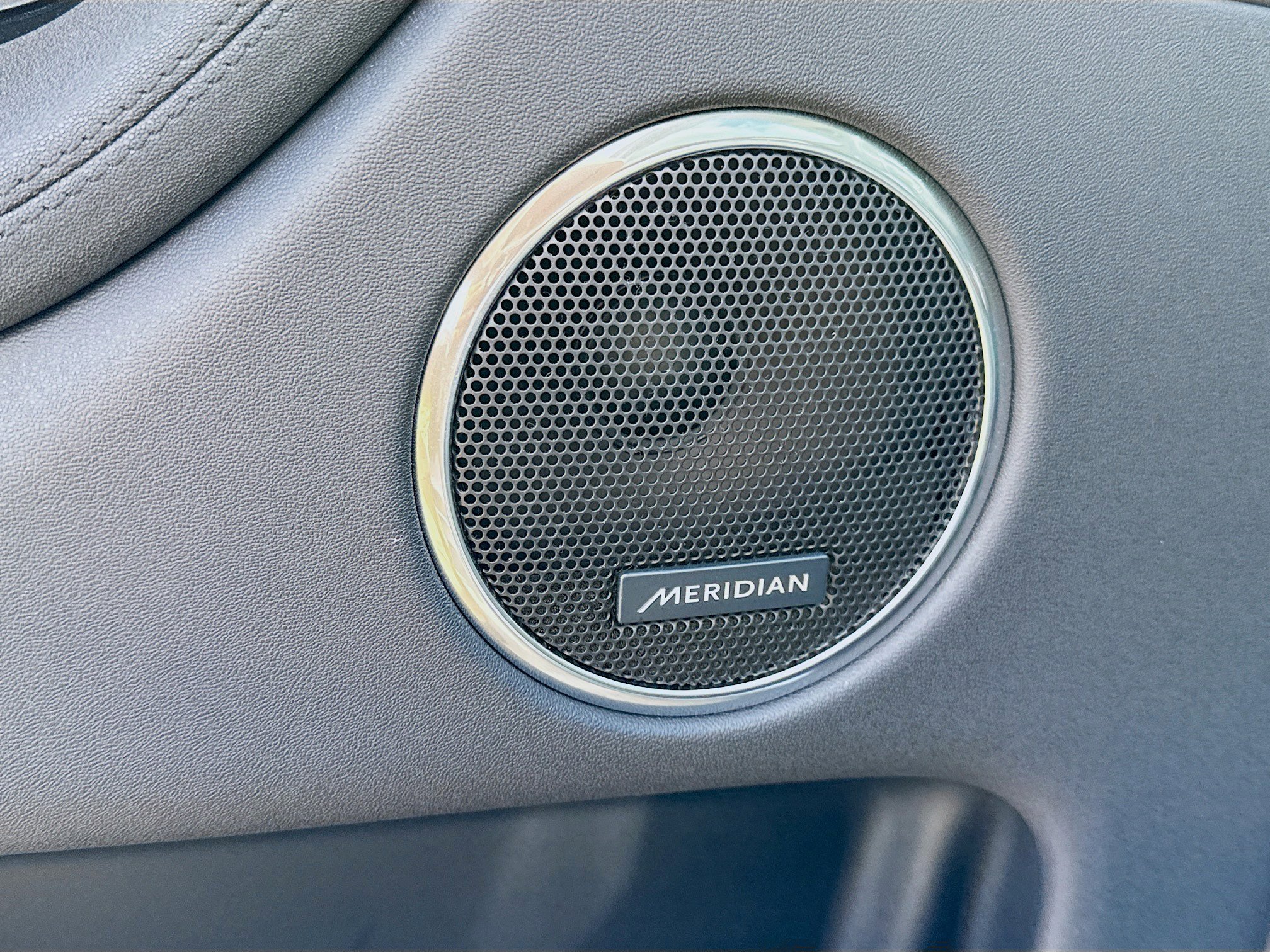 Used 2025 Land Rover Discovery Sport S image 32