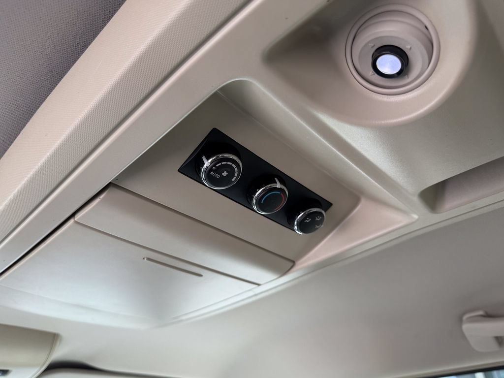 Used 2013 Dodge Grand Caravan Crew FWD image 32