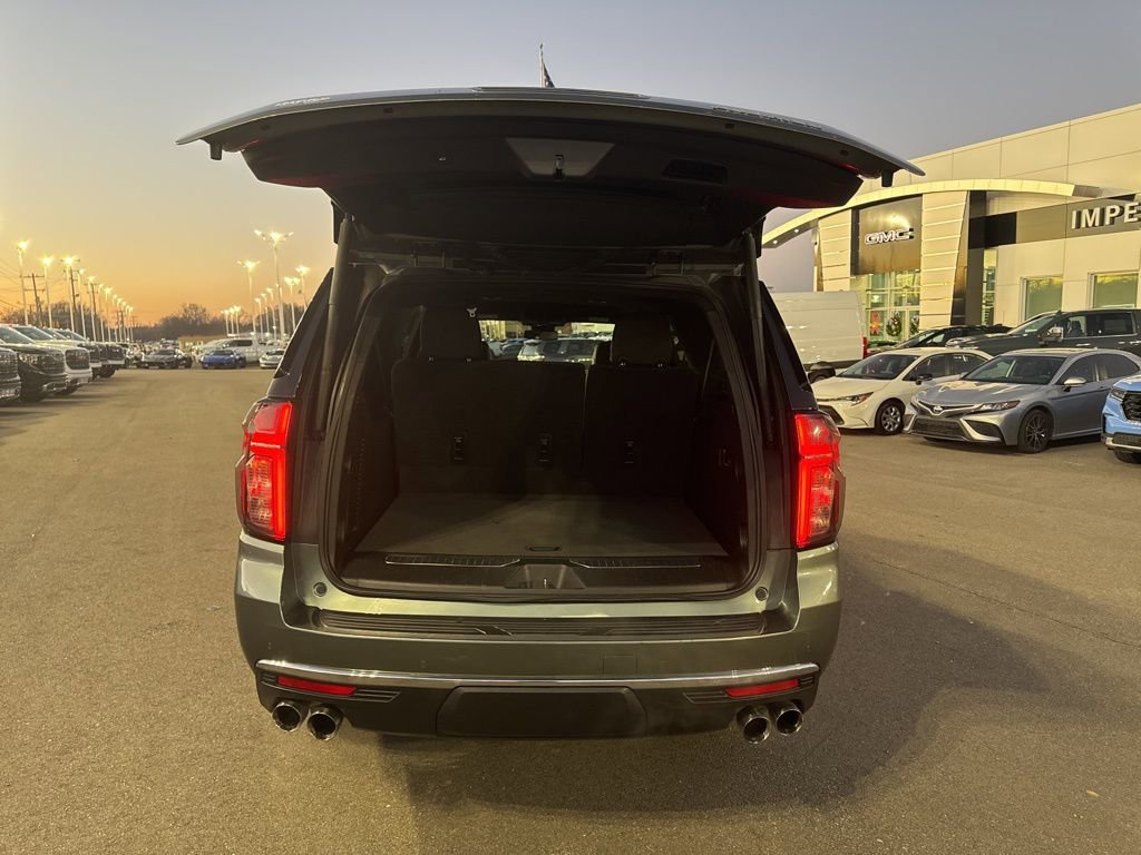 Used 2023 Chevrolet Suburban Premier image 31