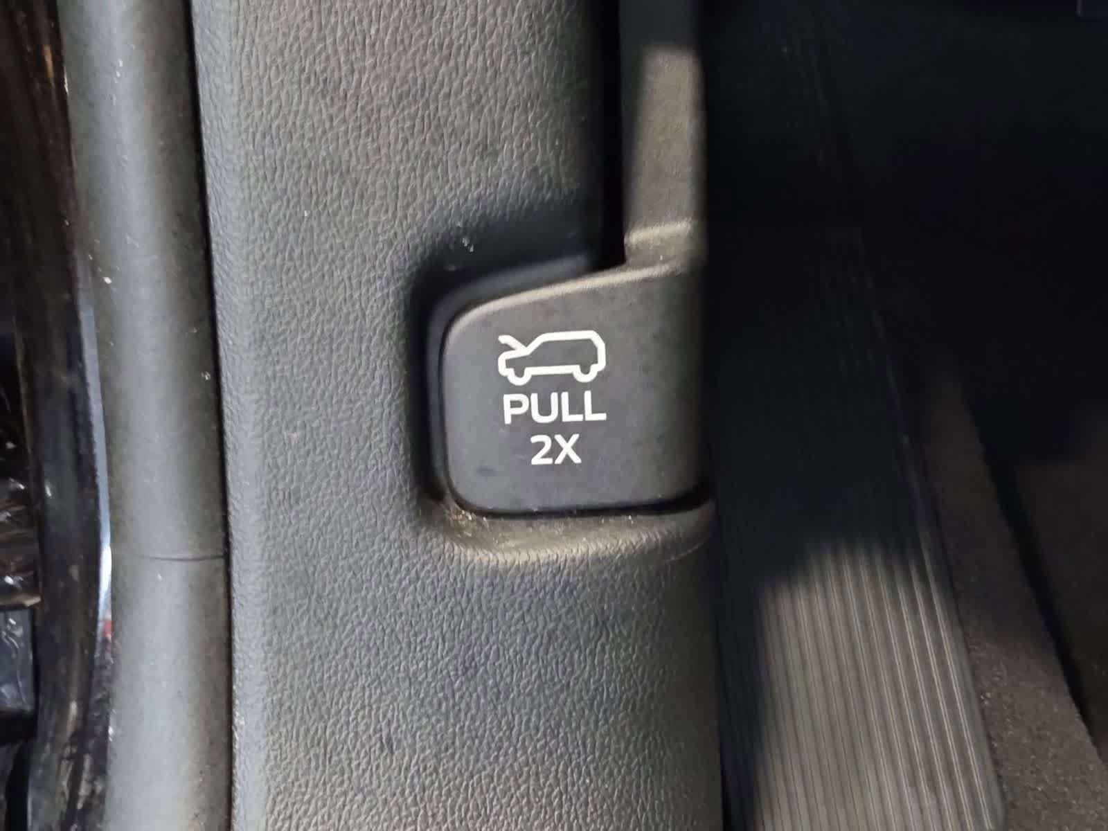 Used 2024 Ford Explorer XLT AWD/4WD image 16