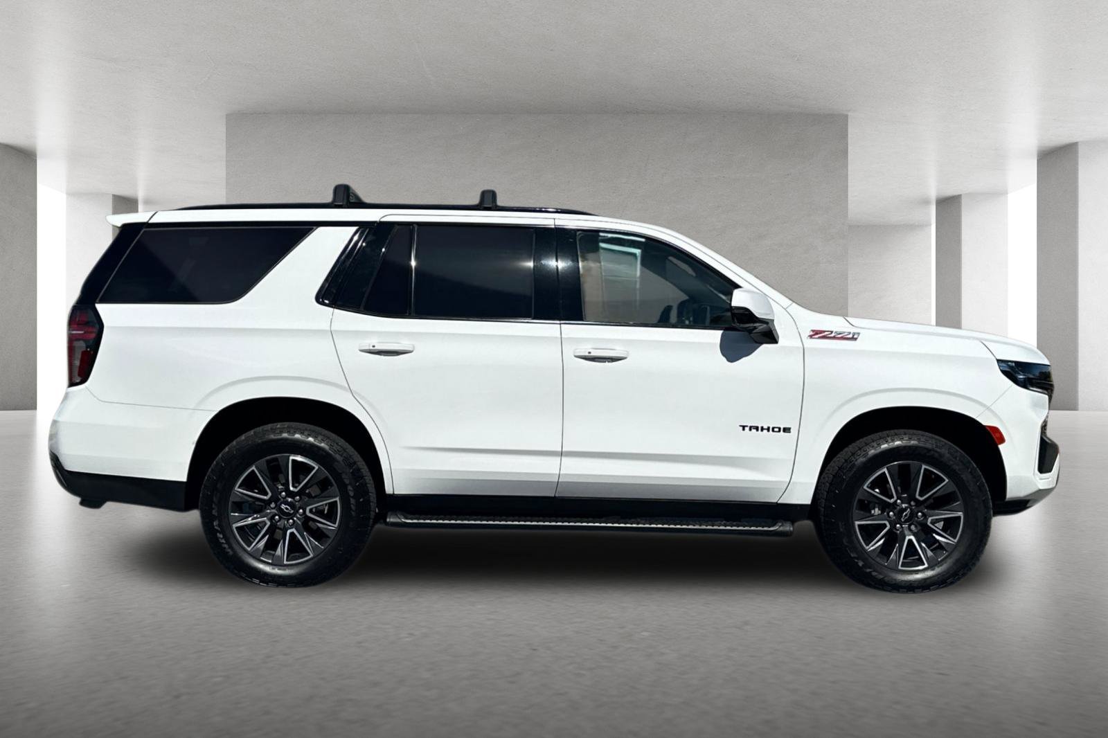 Used 2023 Chevrolet Tahoe Z71 w/ Luxury Package AWD/4WD image 3