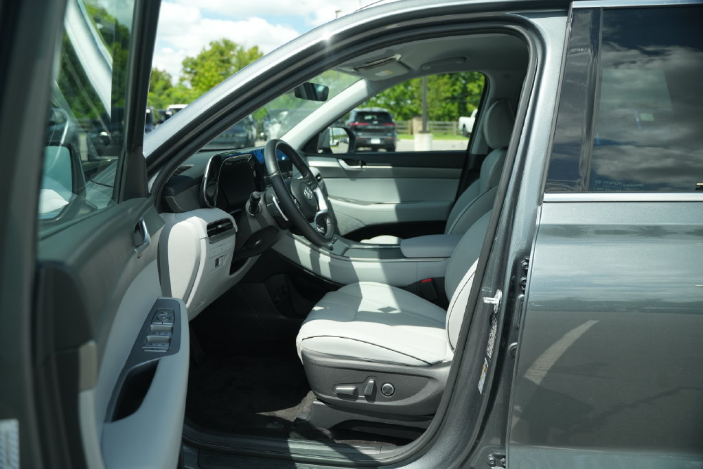 Used 2025 Hyundai Palisade SEL FWD image 12