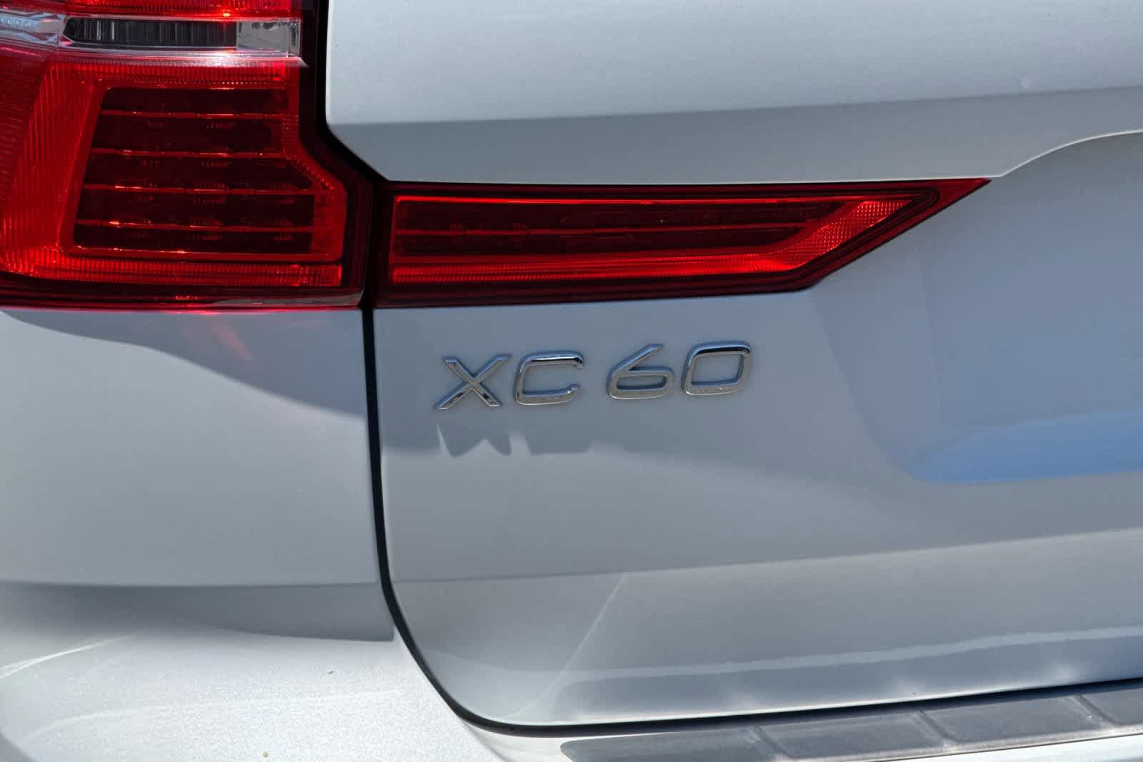 Used 2022 Volvo XC60 B5 Inscription w/ Advanced Package FWD image 32