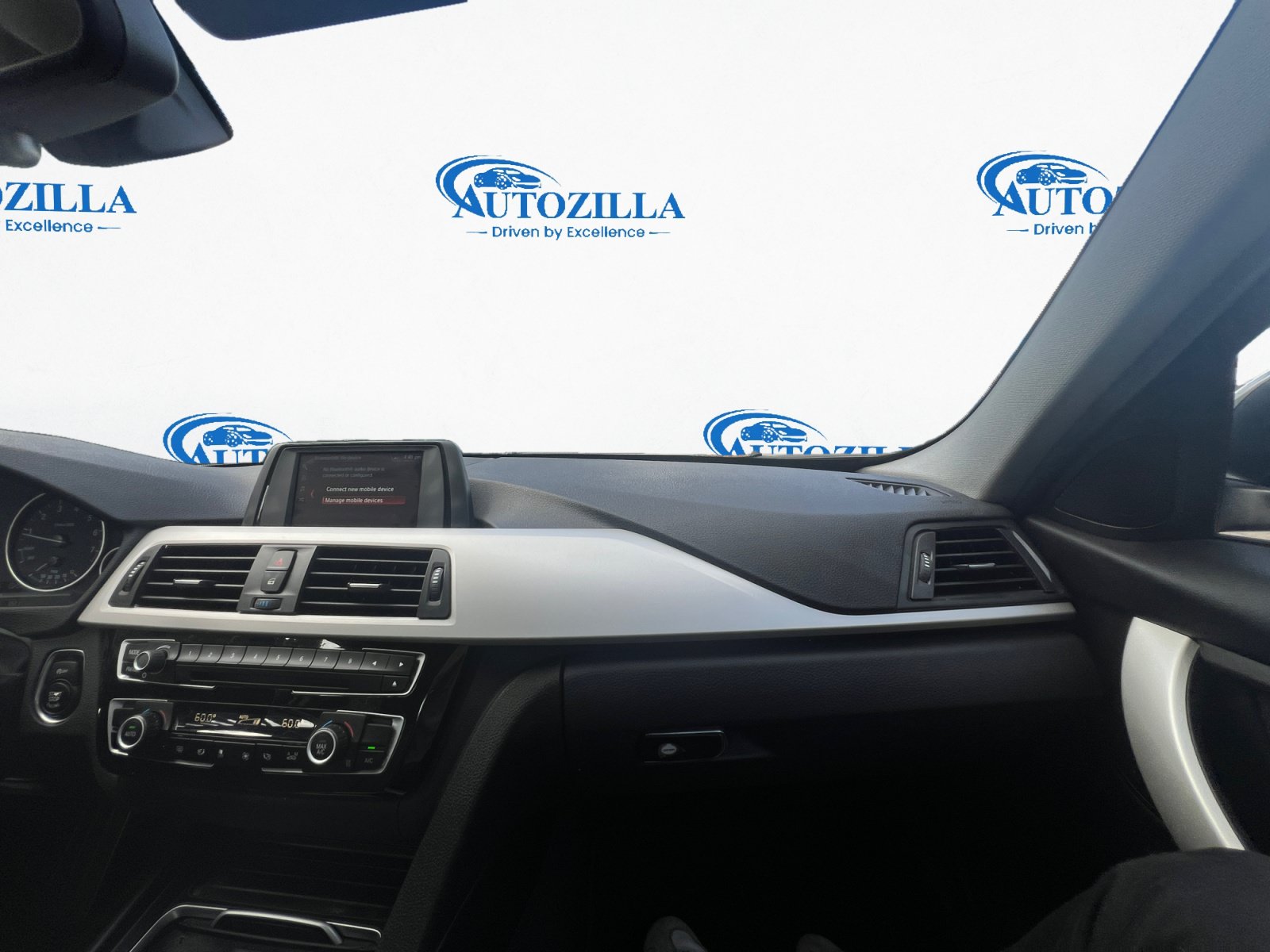 Used 2018 BMW 320i Sedan RWD image 11