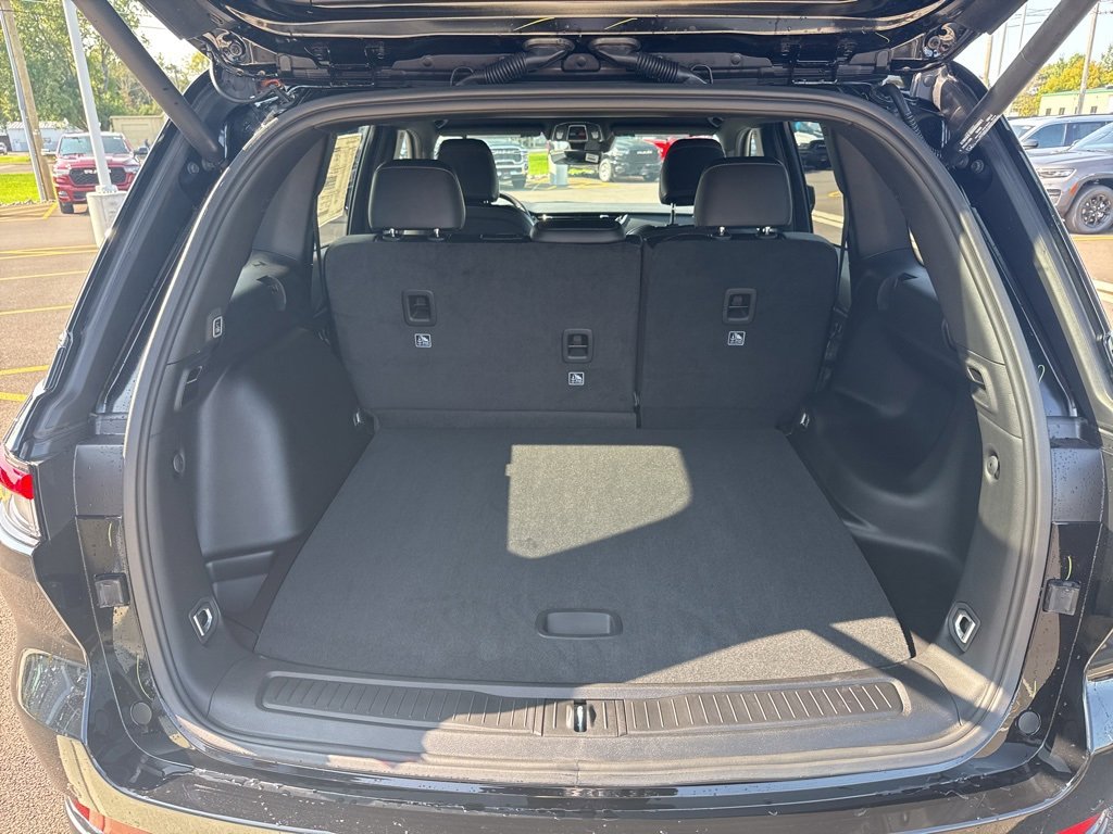 New 2025 Jeep Grand Cherokee Altitude image 12