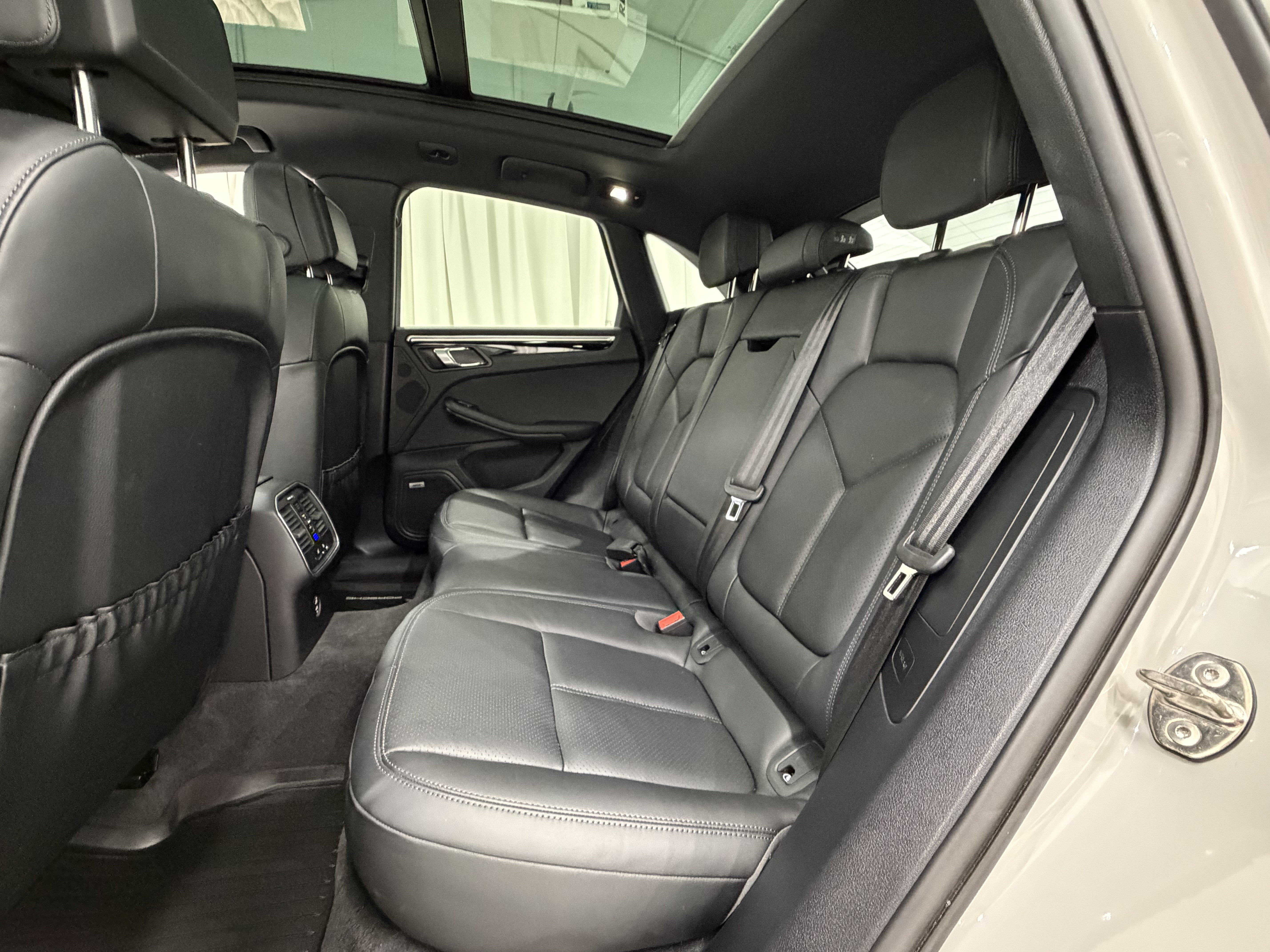 Certified 2023 Porsche Macan S AWD/4WD image 20