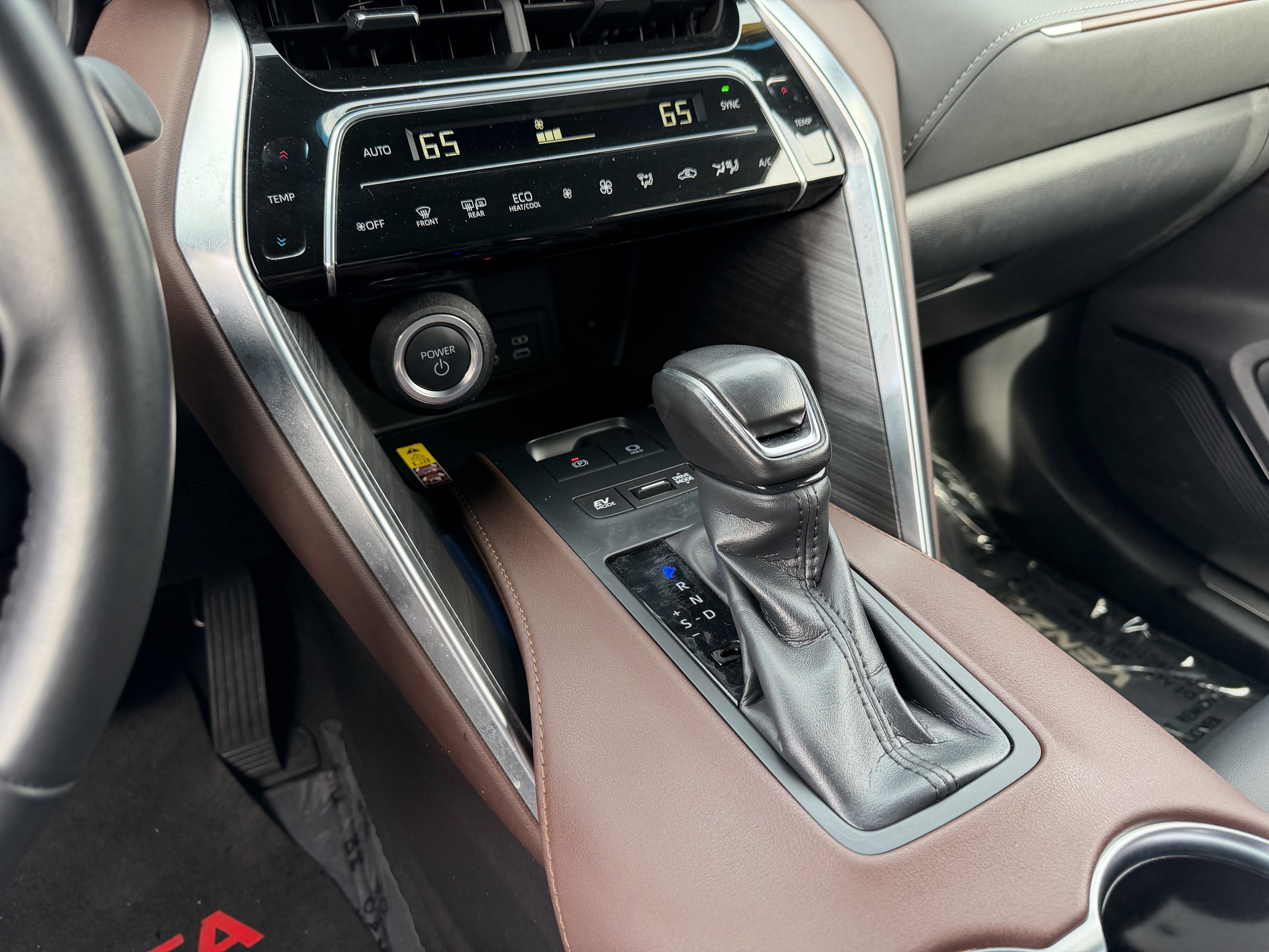 Used 2024 Toyota Venza XLE AWD/4WD image 18
