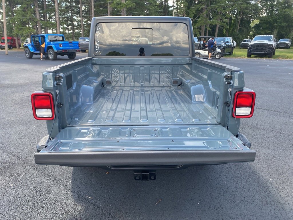 New 2025 Jeep Gladiator Sport image 15