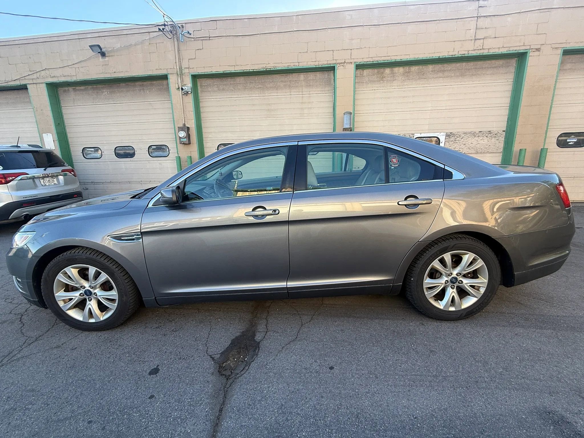 Used 2012 Ford Taurus SEL AWD/4WD image 3