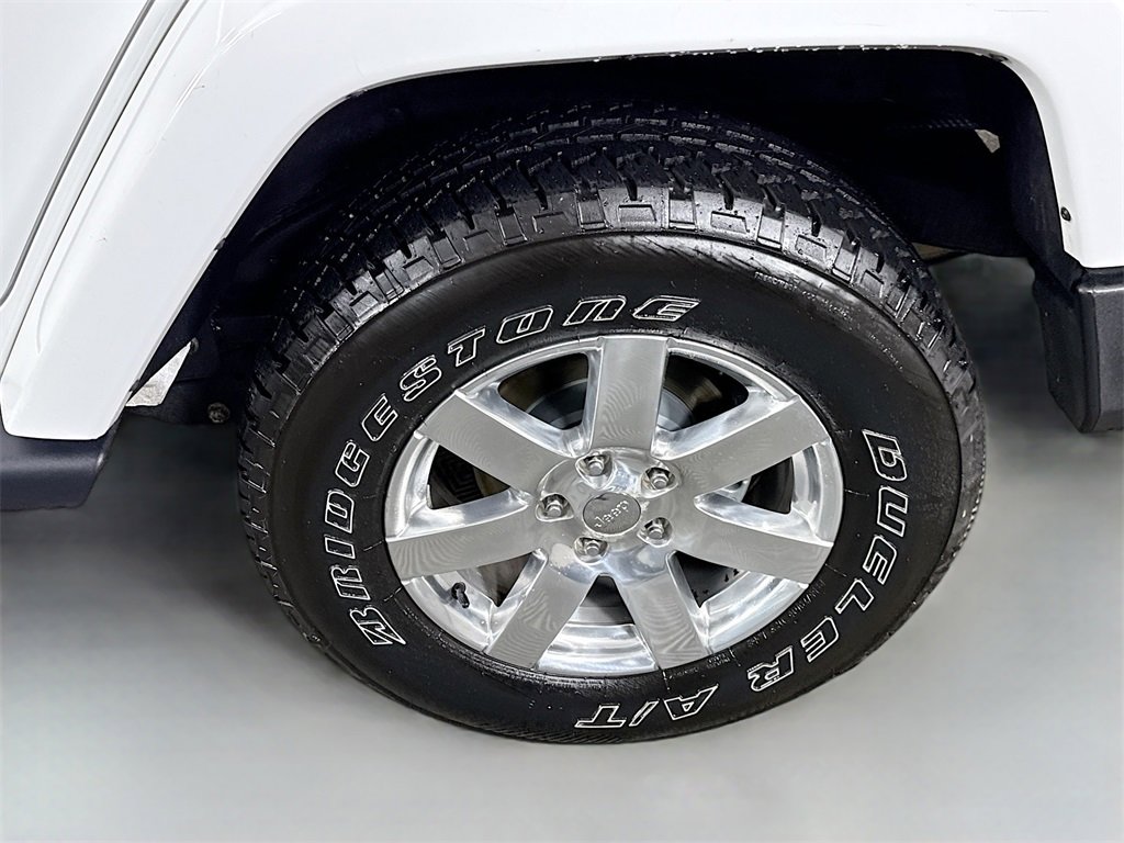 Used 2017 Jeep Wrangler Unlimited Sahara w/ Connectivity Group image 30