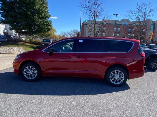 New 2026 Chrysler Pacifica Limited w/ Uconnect Theater Family Group AWD/4WD image 4