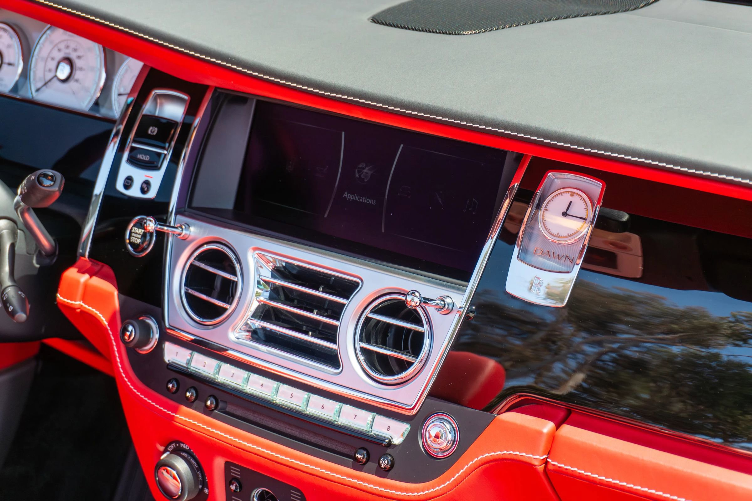 Used 2019 Rolls-Royce Dawn RWD image 71