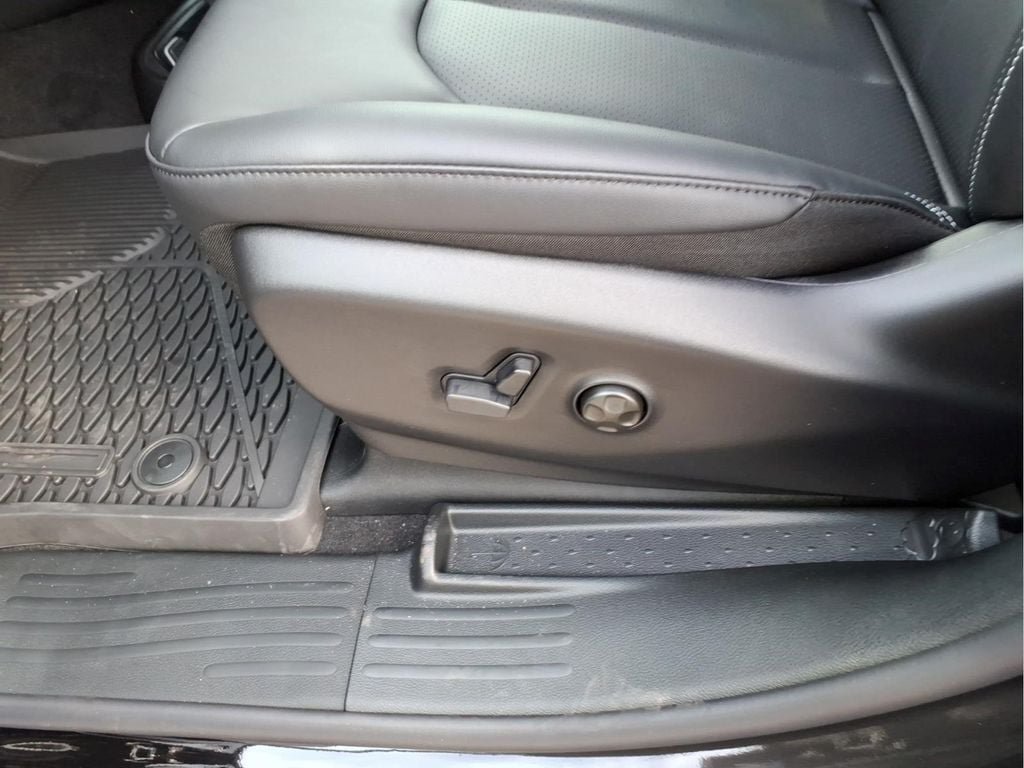 New 2027 Chrysler Pacifica LX FWD image 17
