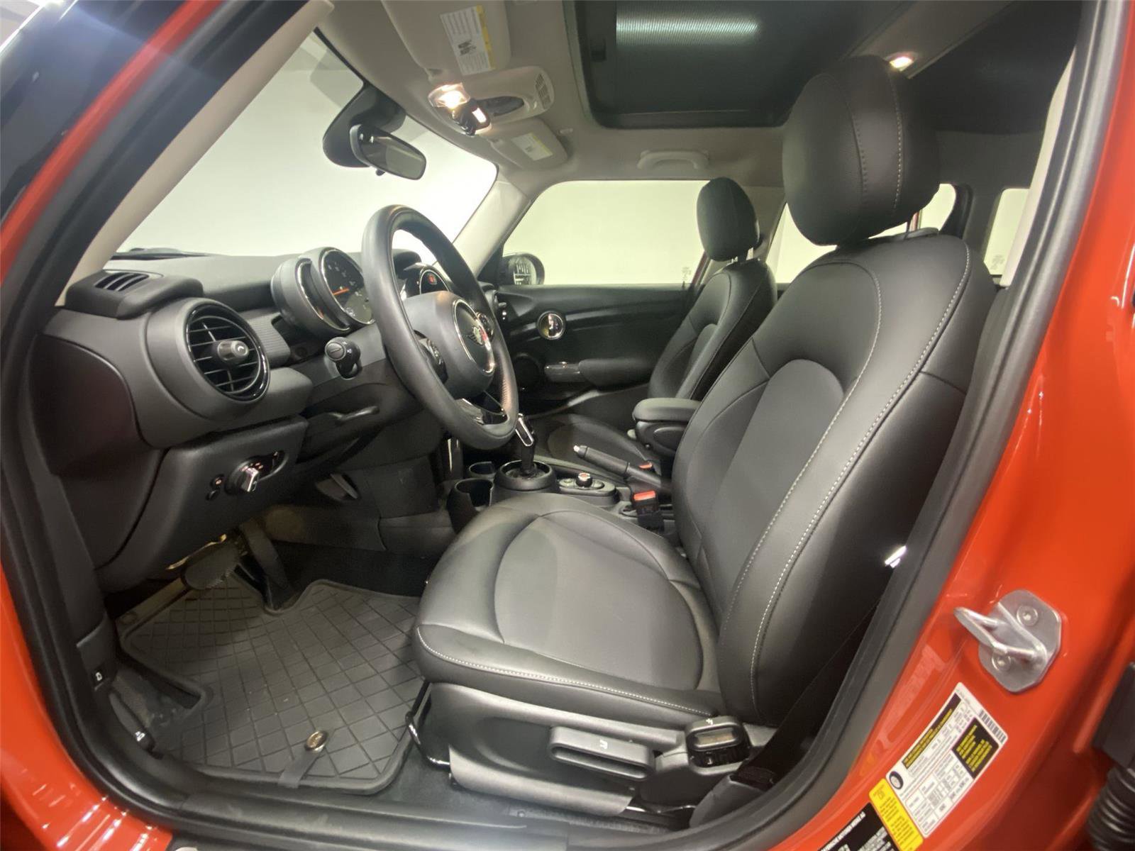 Used 2020 MINI Cooper 4-Door Hardtop FWD image 17