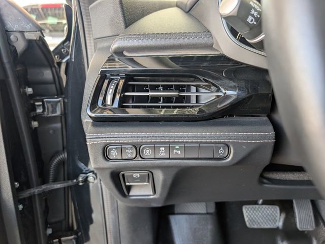 Used 2023 Acura MDX SH-AWD w/ Advance Package image 11