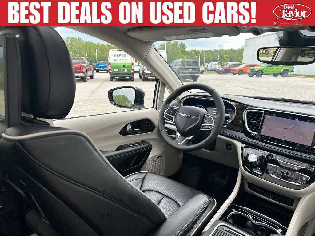Used 2023 Chrysler Pacifica Limited w/ Uconnect Theater Family Group AWD/4WD image 35