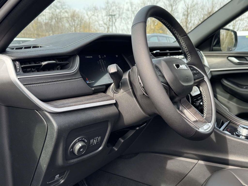 New 2025 Jeep Grand Cherokee Limited AWD/4WD image 3