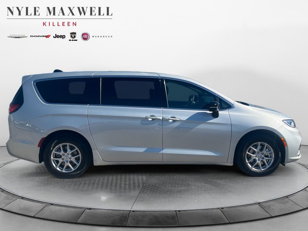 New 2026 Chrysler Pacifica Select image 17