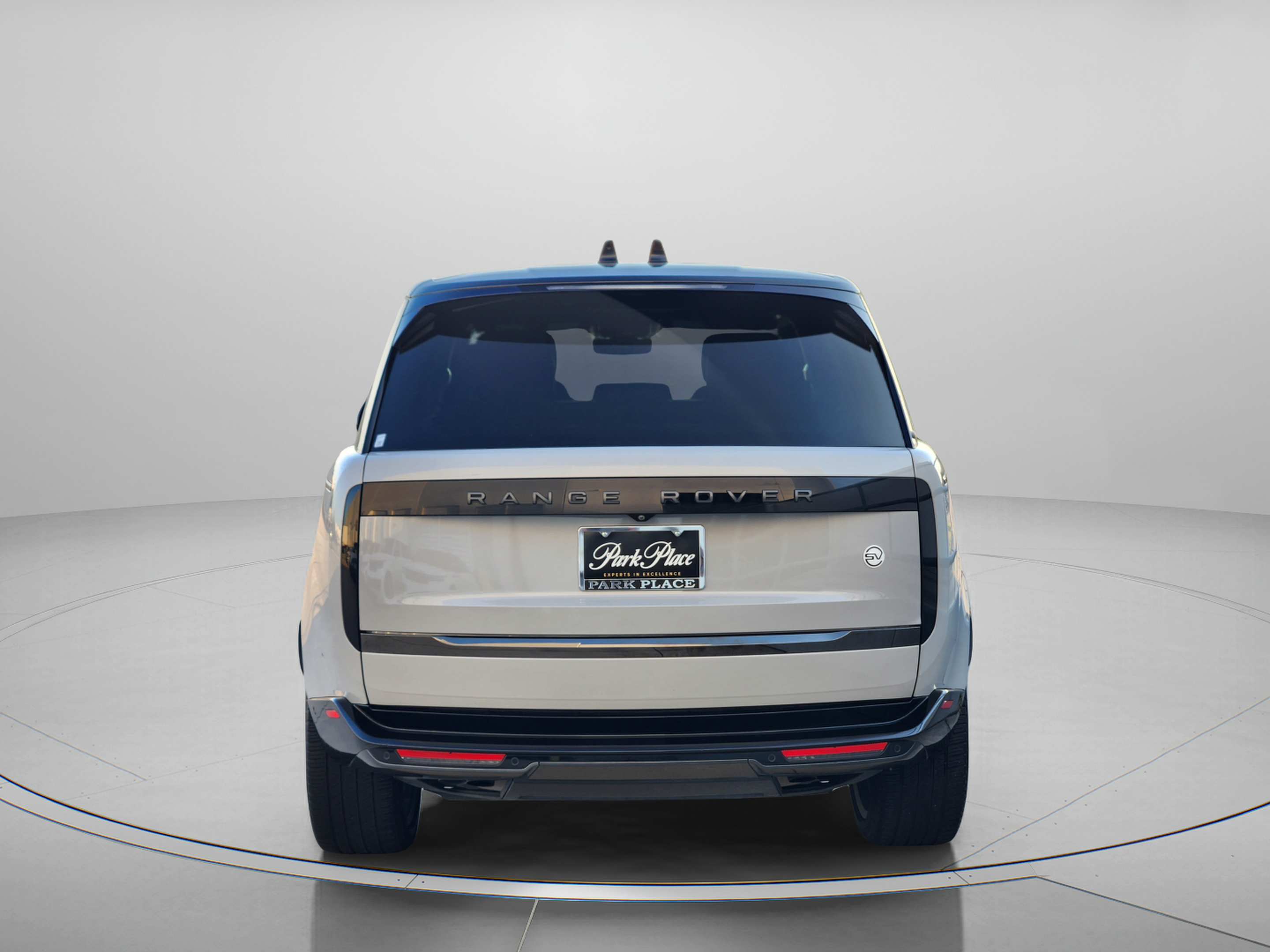 Used 2023 Land Rover Range Rover SV AWD/4WD image 4